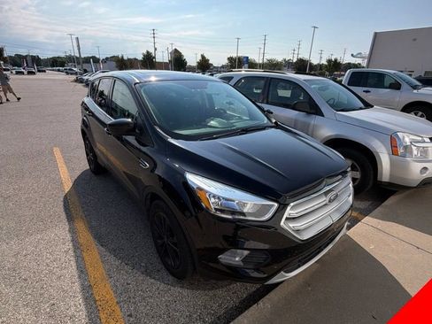 Used 2017 Ford Escape SE AWD/4WD image 2