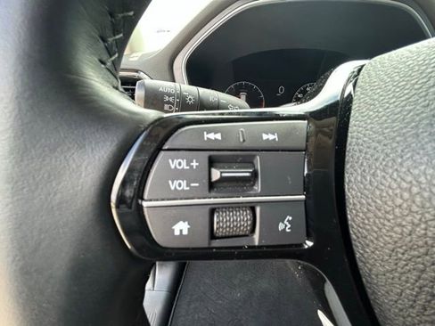 Used 2025 Honda Pilot EX-L image 13