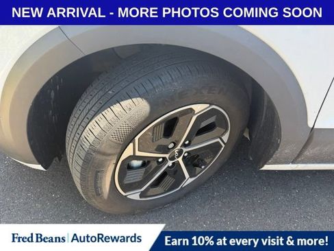 Used 2023 Kia Niro EX FWD image 4