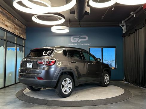 Used 2022 Jeep Compass Latitude AWD/4WD image 3