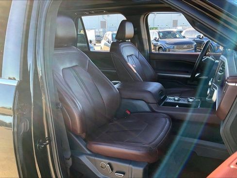 Used 2024 Ford Expedition Limited image 10