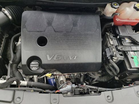 Used 2022 Chevrolet Traverse LS FWD image 30