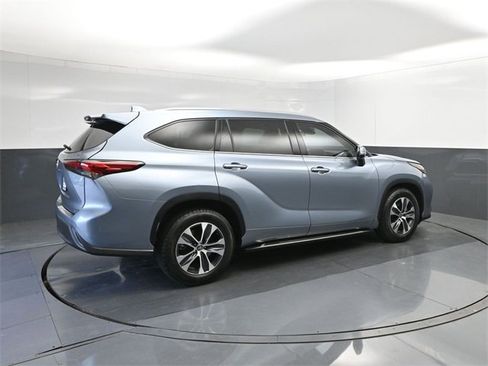 Used 2021 Toyota Highlander XLE image 15