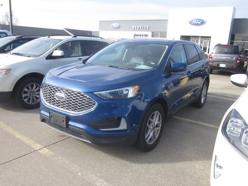 Used 2023 Ford Edge SEL image 3