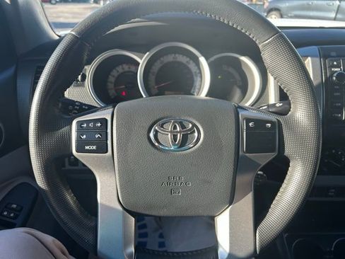 Used 2013 Toyota Tacoma Base image 17