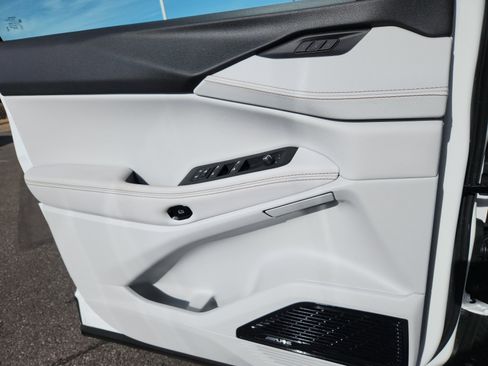 New 2026 Jeep Cherokee Overland image 13