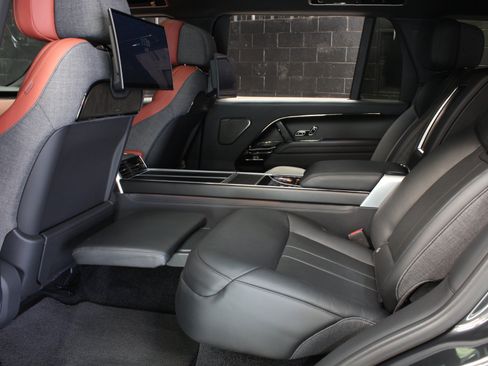 Used 2024 Land Rover Range Rover SV AWD/4WD image 37