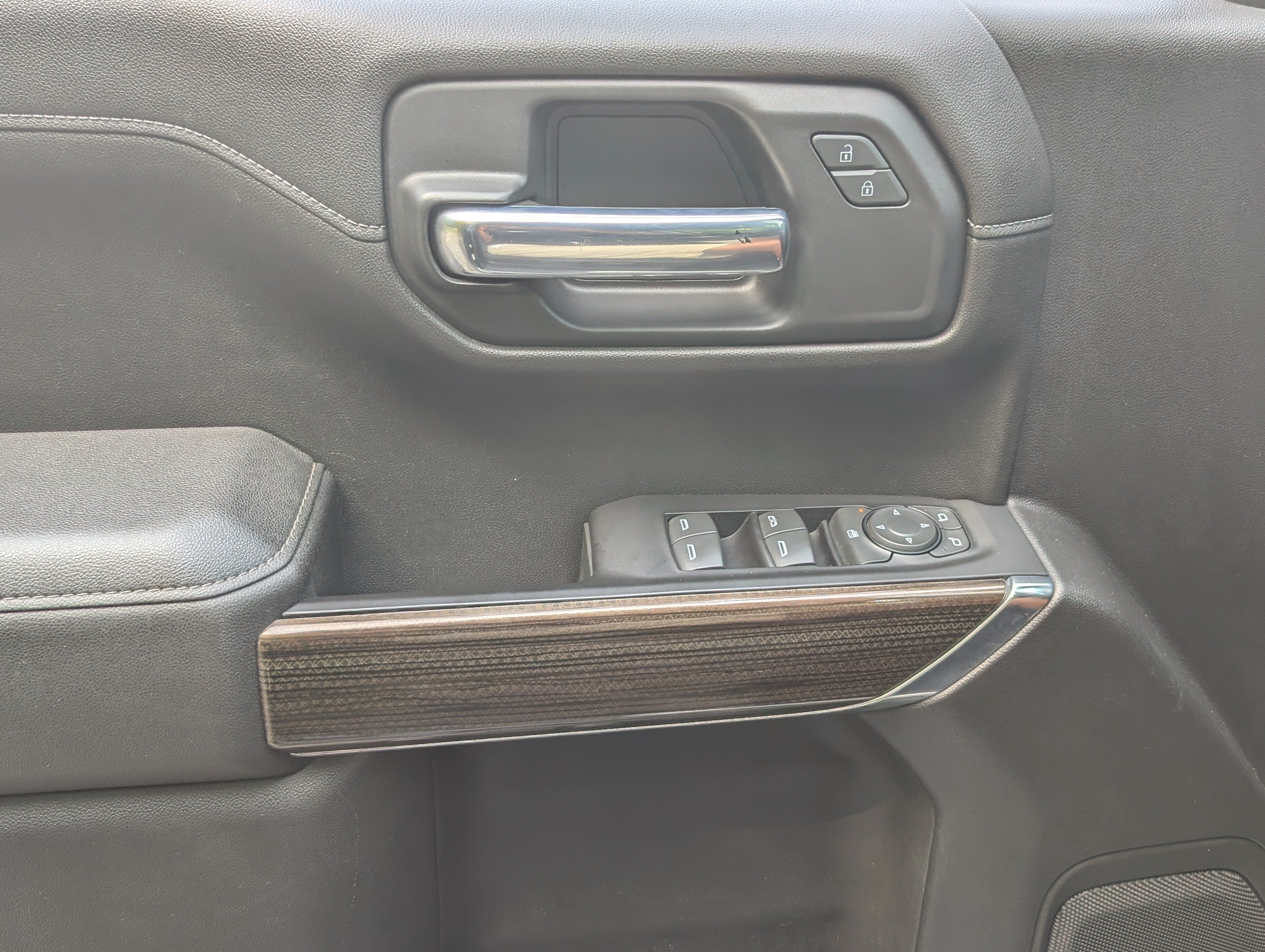 Used 2022 Chevrolet Silverado 1500 LT AWD/4WD image 15