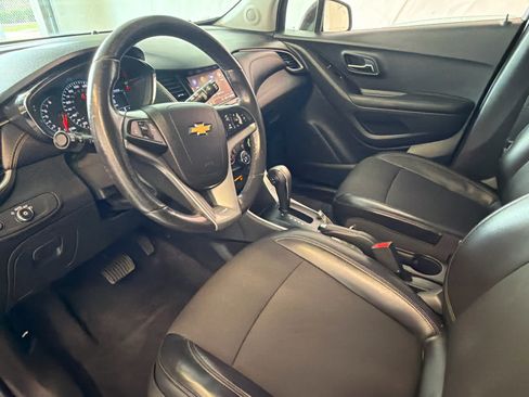 Used 2022 Chevrolet Trax LT w/ Driver Confidence Package AWD/4WD image 14