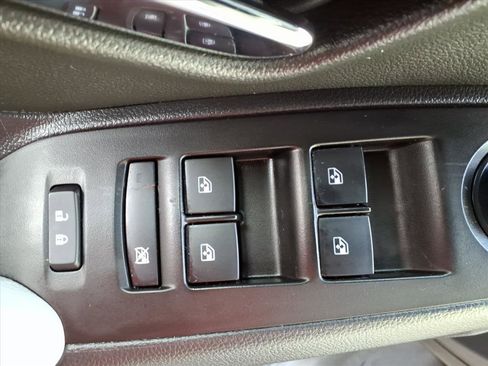 Certified 2022 Chevrolet Trax LS w/ Tint and Cruise Package image 12