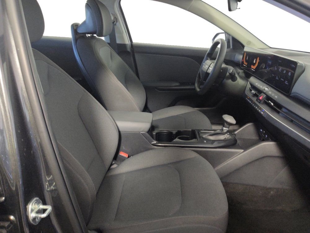 Used 2025 Kia K4 FWD image 21