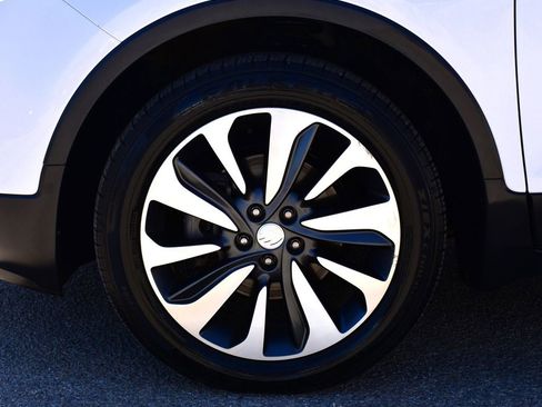 Used 2019 Buick Encore Essence FWD image 6
