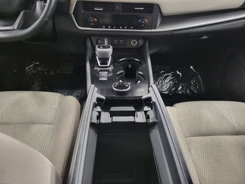 Used 2025 Nissan Rogue SV image 18