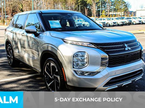 Used 2024 Mitsubishi Outlander SE image 4