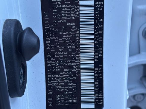 Used 2025 Toyota Corolla LE image 15