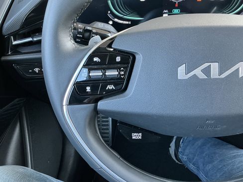 Used 2023 Kia Niro EX Touring image 12