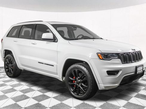 Used 2020 Jeep Grand Cherokee Altitude image 15