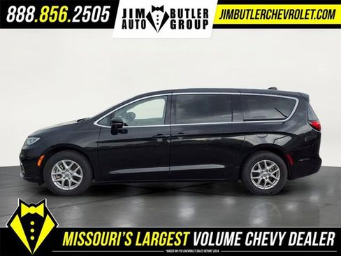 Used 2024 Chrysler Pacifica Touring-L FWD image 19