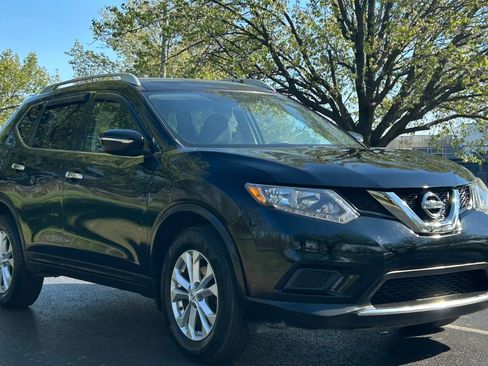 Used 2015 Nissan Rogue SV image 3