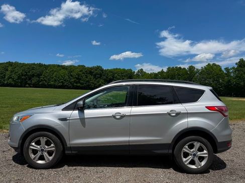 Used 2016 Ford Escape SE w/ Equipment Group 201A AWD/4WD image 2