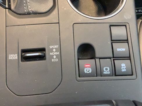 Used 2023 Toyota Highlander XLE FWD image 29