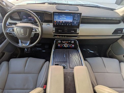 Certified 2024 Lincoln Navigator L Reserve image 17
