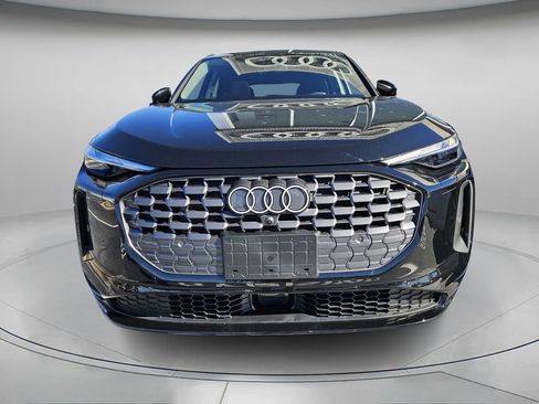 Used 2025 Audi Q5 Premium w/ Convenience Package image 3