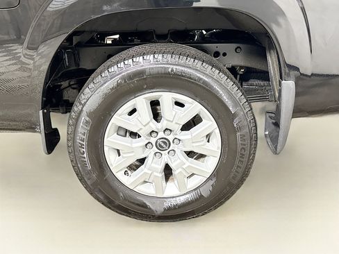 Used 2024 Nissan Frontier SV image 29