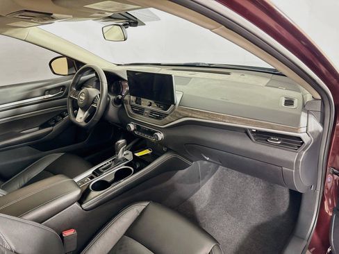 Used 2023 Nissan Altima 2.5 SL FWD image 29