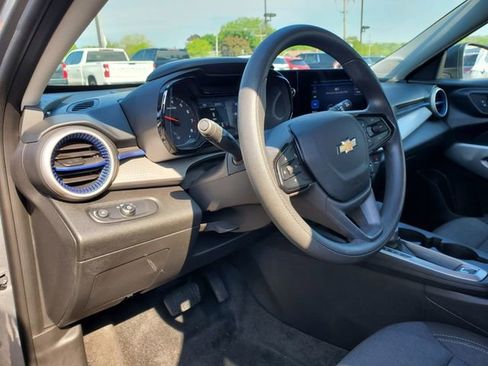 Certified 2024 Chevrolet Trax LS FWD image 19