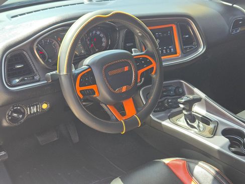 Used 2019 Dodge Challenger R/T w/ Driver Convenience Group RWD image 10