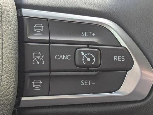 Used 2023 Jeep Compass Limited image 9