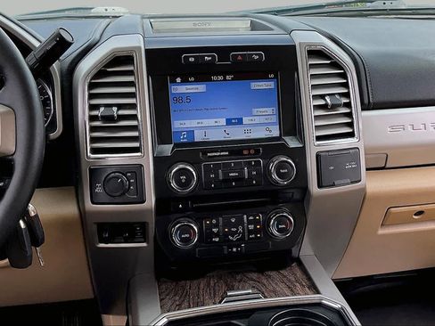 Used 2017 Ford F250 Lariat w/ FX4 Off-Road Package AWD/4WD image 7