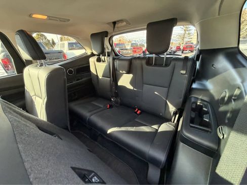 Used 2022 Subaru Ascent Limited w/ Technology Package image 2