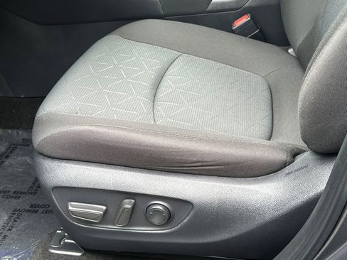 Used 2025 Toyota RAV4 XLE AWD/4WD image 17
