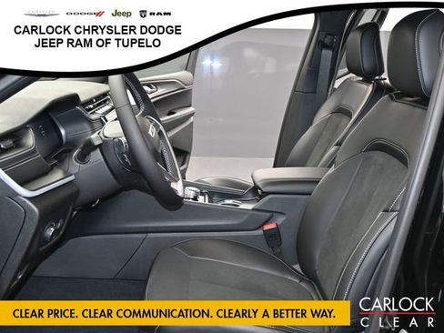 New 2025 Jeep Grand Cherokee Altitude image 9