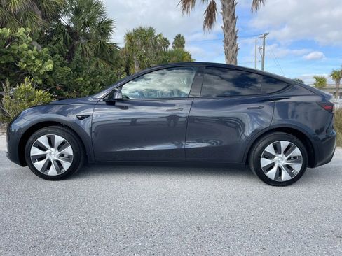 Used 2024 Tesla Model Y Long Range image 3