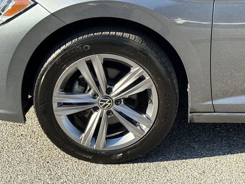 Used 2023 Volkswagen Jetta SE w/ Panoramic Sunroof Package FWD image 19
