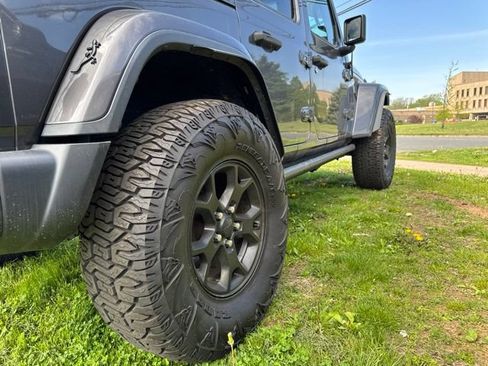 Used 2019 Jeep Wrangler Unlimited Sahara w/ Quick Order Package 24M Moab AWD/4WD image 8