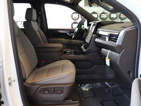 New 2026 GMC Yukon XL Elevation AWD/4WD image 25