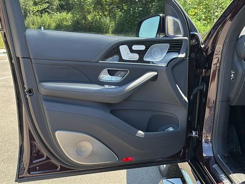 Used 2024 Mercedes-Benz Maybach GLS 600 4MATIC image 10