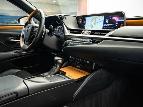 Used 2019 Lexus ES 300h FWD image 48