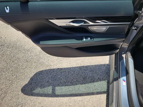 Used 2022 BMW 740i w/ M Sport Package RWD image 17