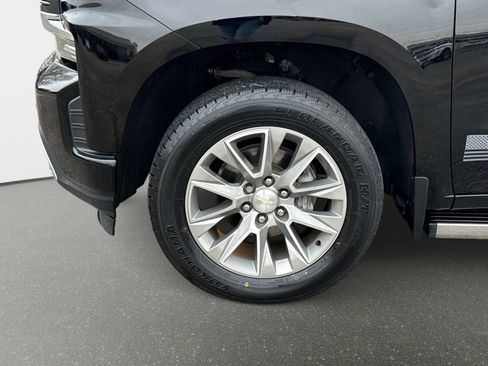 Used 2019 Chevrolet Silverado 1500 High Country w/ Technology Package image 12