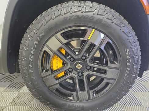 Used 2024 Rivian R1T Launch Edition Quad AWD/4WD image 11