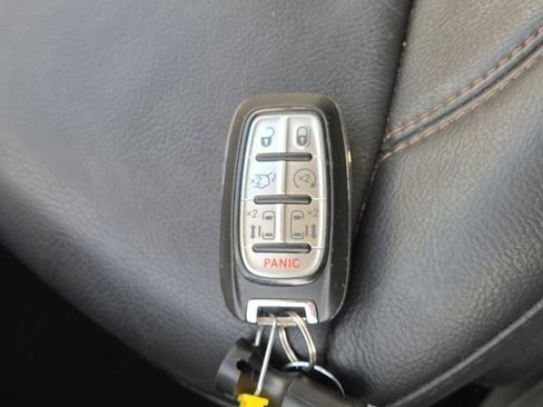 Used 2019 Chrysler Pacifica Touring-L Plus w/ Tire & Wheel Group image 33