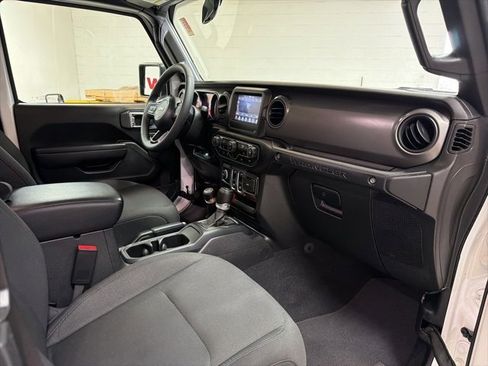 Used 2023 Jeep Wrangler Sport S image 15