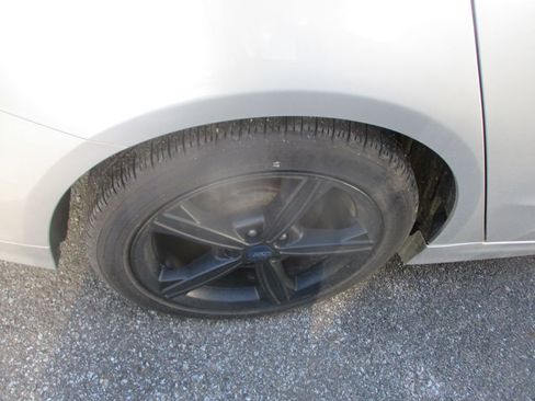 Used 2014 Ford Fusion SE w/ Equipment Group 202A image 4