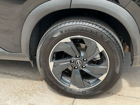 Used 2025 Nissan Rogue SV image 8