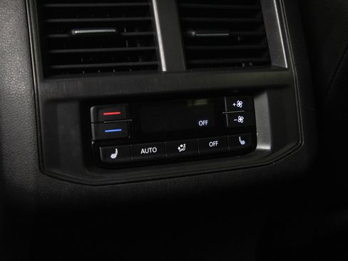 Used 2023 Volkswagen Atlas SEL AWD/4WD image 17